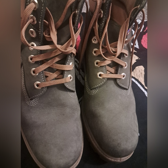 Green Timberland Boots - Picture 2 of 10